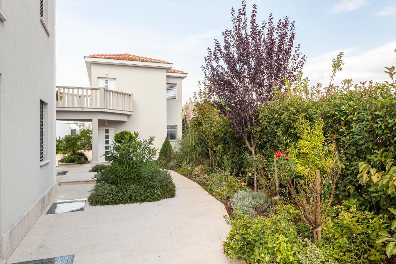 Luxury Apartments Vila Carissa Малинска Экстерьер фото