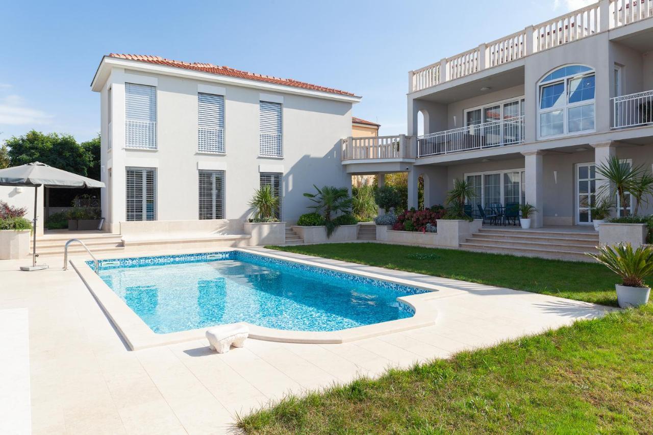 Luxury Apartments Vila Carissa Малинска Экстерьер фото