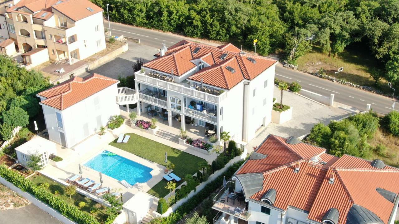 Luxury Apartments Vila Carissa Малинска Экстерьер фото