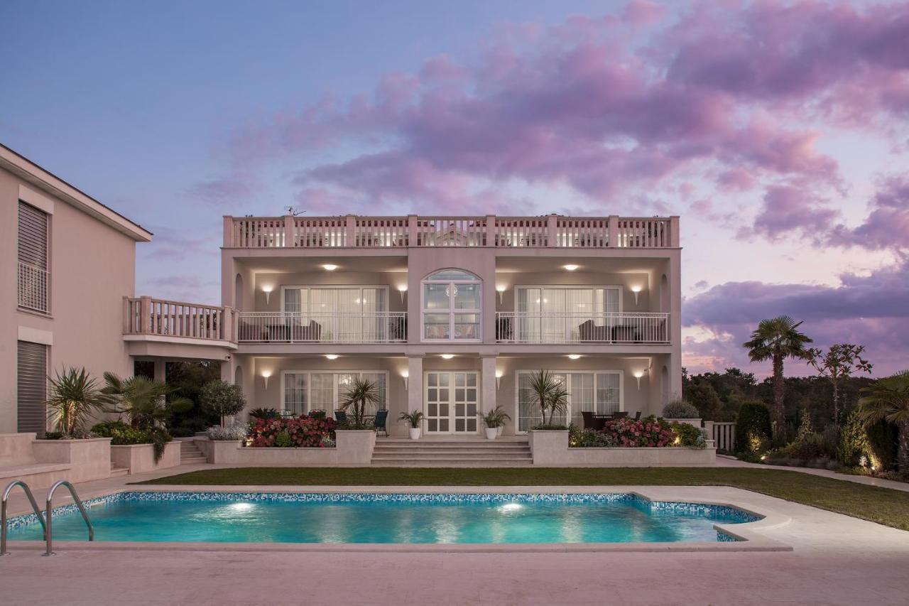 Luxury Apartments Vila Carissa Малинска Экстерьер фото