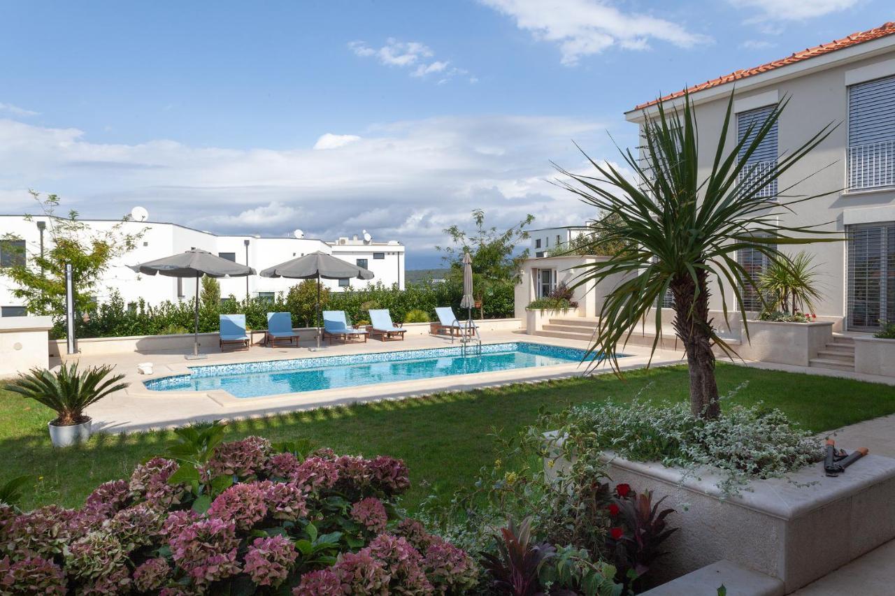 Luxury Apartments Vila Carissa Малинска Экстерьер фото